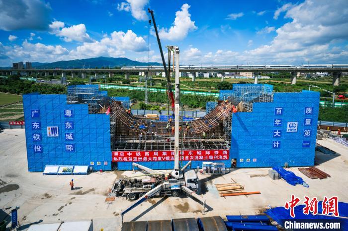 粤东城际铁路亚洲跨度最大v撑连续梁启动浇筑