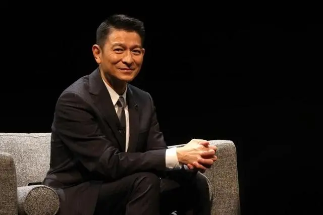 刘德华荣获银紫荆星章：演艺公益双丰收