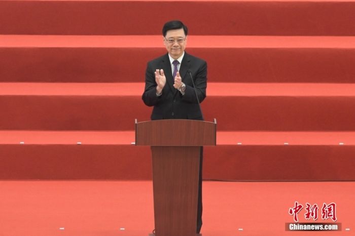 李家超欢迎残奥会中国香港代表团返港 并颁发表扬状
